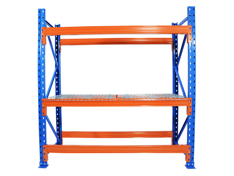 aceshelving20210827Effect-of-adding-wire-mesh-decking-to-cross-beam-pallet-rack.