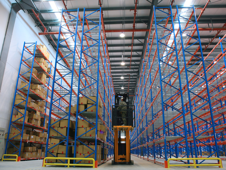 Design pallet storage rack requirements for the structure of the warehouse