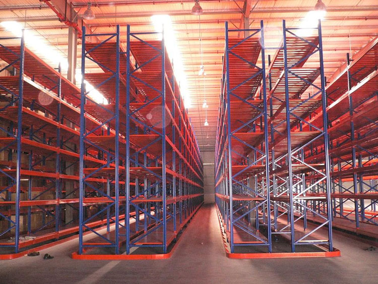 The difference between very narrow aisle racks and beam pallet racks