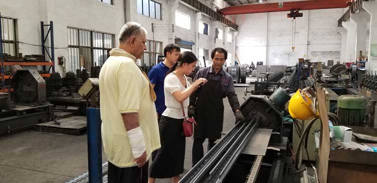 A Customer from Dubai paid a visit to our factory
