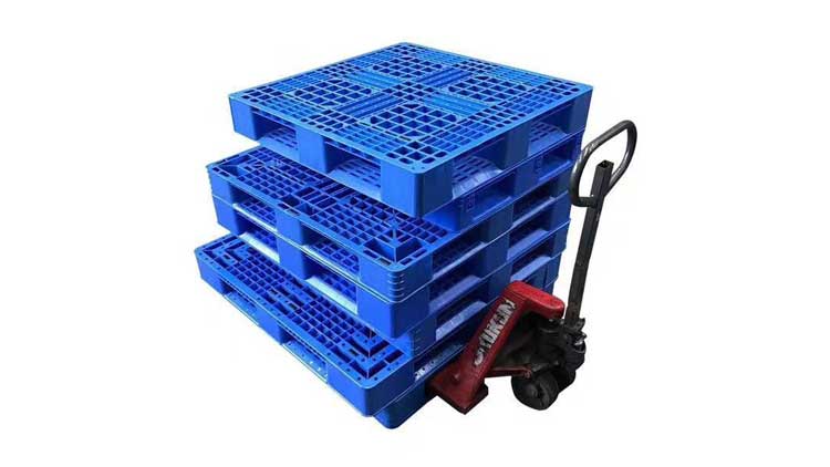 plastic pallet